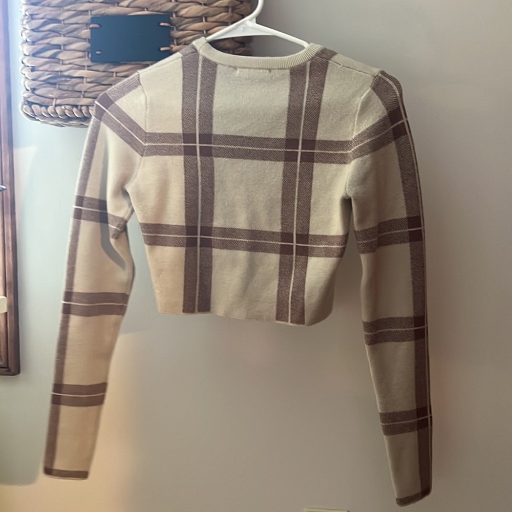 Cropped Striped Swester - Picture 2 of 2